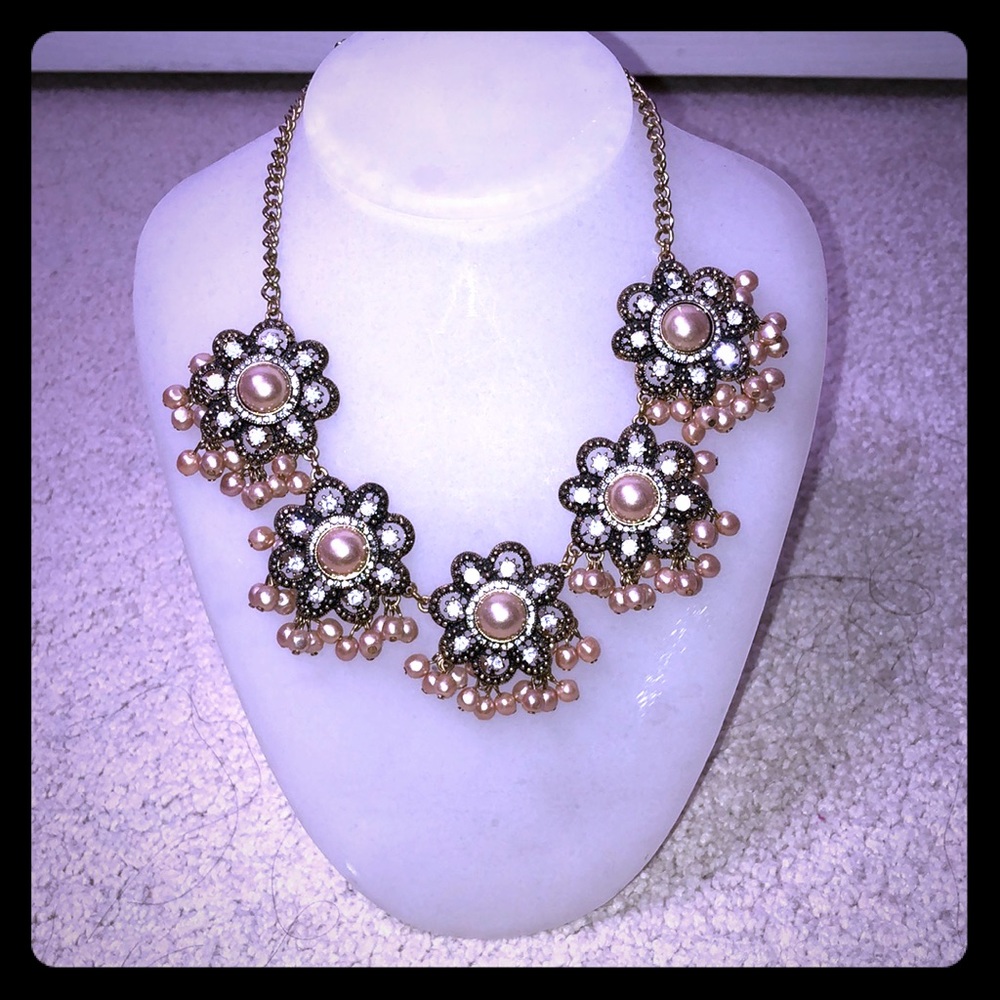 Pearls flower necklace